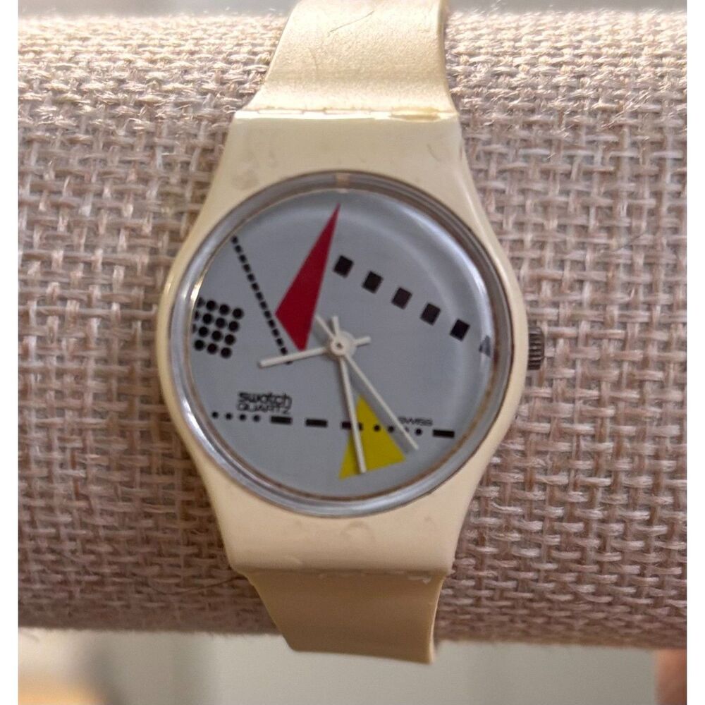 VTG 1984 Swatch Watch White Memphis LW102 25mm Memphis Design